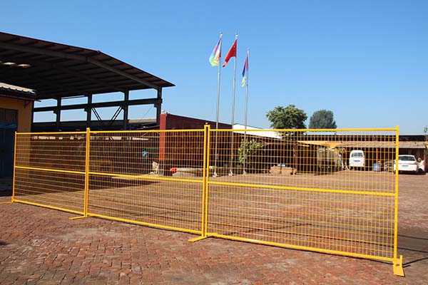 Temporary construction and security fencing